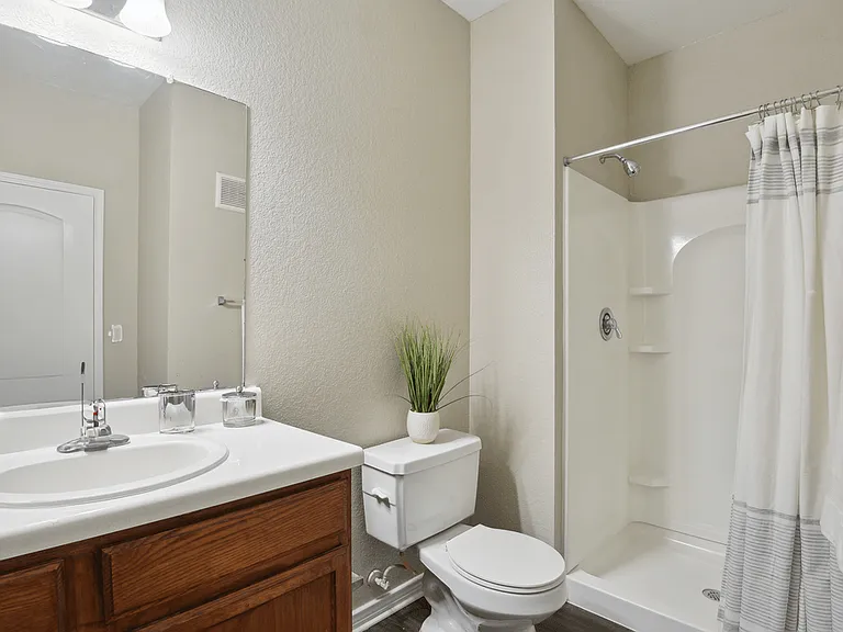 Park Place at Loyola Apartments — Photo 39