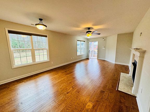 4th image of 524 Amberdale Cir W #524