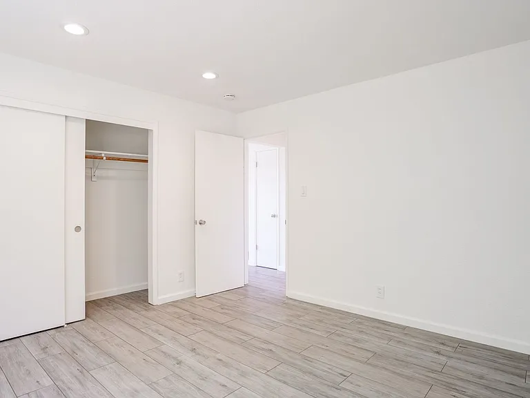 124 Farragut Ave — Photo 17