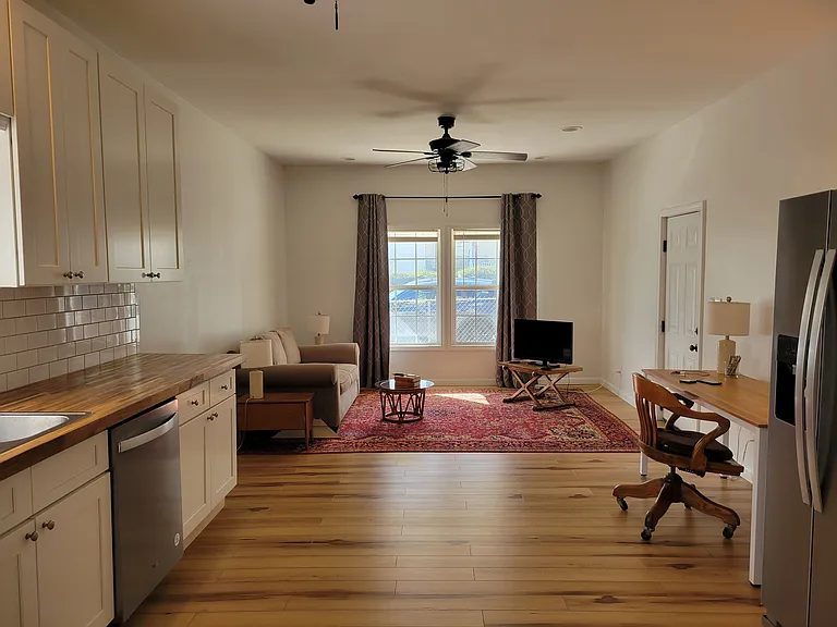 1231 Callaway St — Photo 4