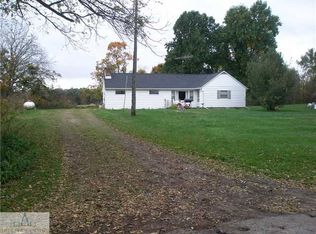 1140 Gale Rd, Eaton Rapids, MI 48827