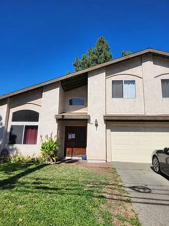 945 E Lemon Ave