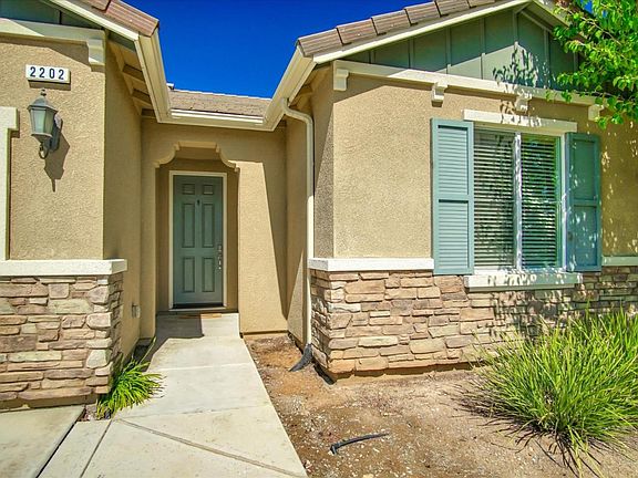 4th image of 2202 Cerra Vista Dr
