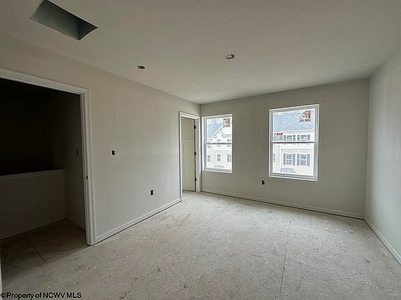 3rd image of 738 Hardman Dr
