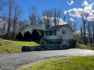 26 Prospect St, Lanesborough, MA 01237