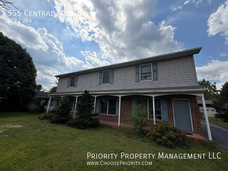 Comfortable 2-Bedroom, 1.5-Bath Townhouse in Harrisonburg — Photo 1