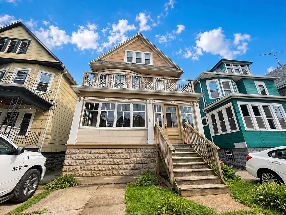 51 Kamper Ave #1