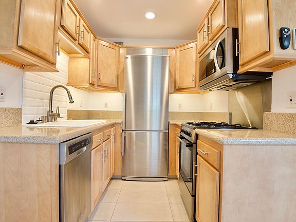 4th image of 1436 Barry Ave APT 2