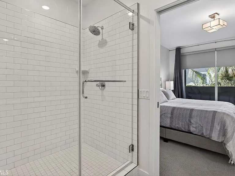 985 Doheny Way — Photo 18