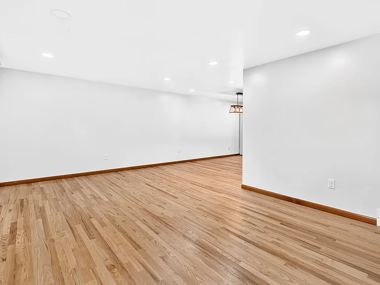436 Sharon Rd — Photo 2