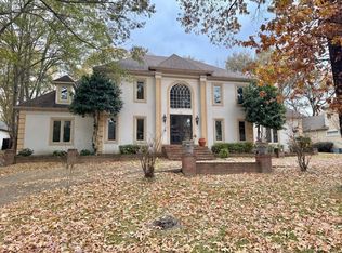 381 Riveredge Dr W, Cordova, TN 38018