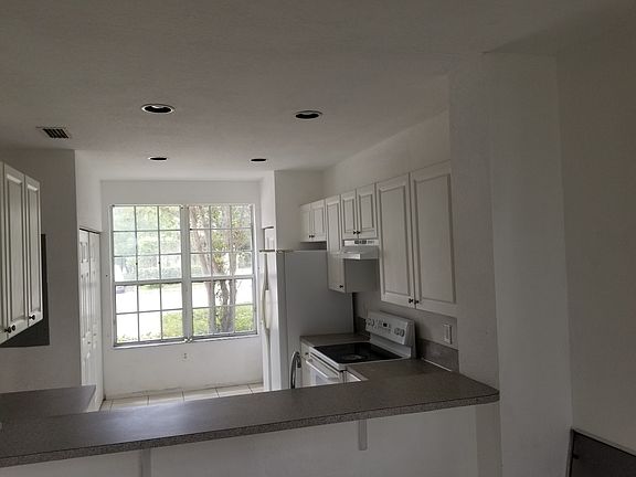 3rd image of 1571 SE Hampshire Way #103