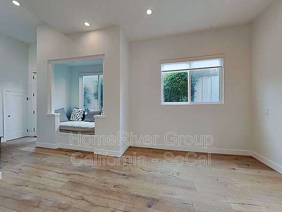 3rd image of 216.5 Bicknell Ave