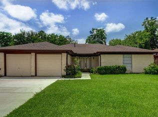 14035 Greenway Dr, Sugar Land, TX 77498