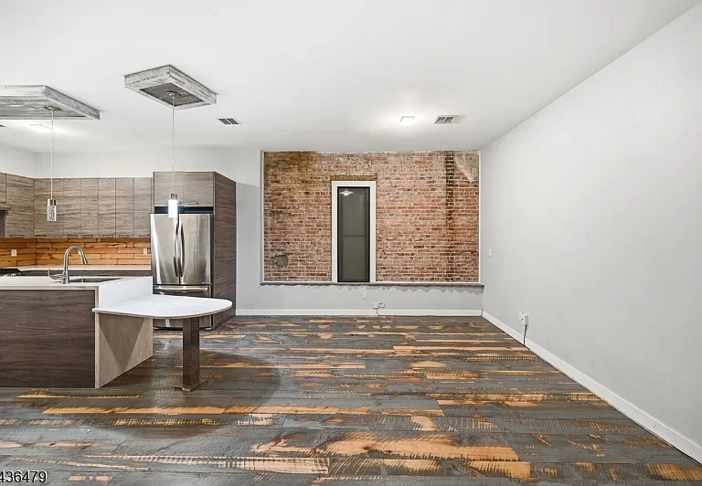 180 Spring St #304 — Photo 10