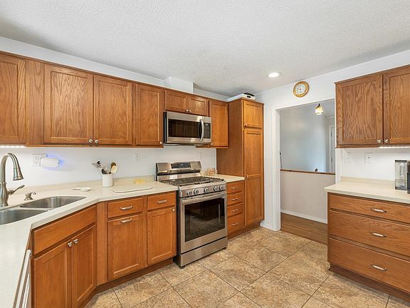 3rd image of 109 Beaver Road