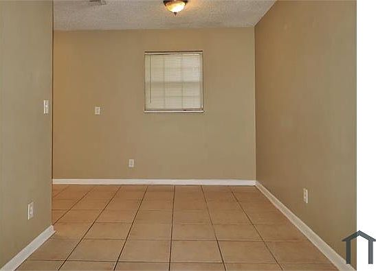 4th image of 5028 Princely Ave