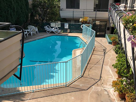 3rd image of 11662 W Sunset Blvd