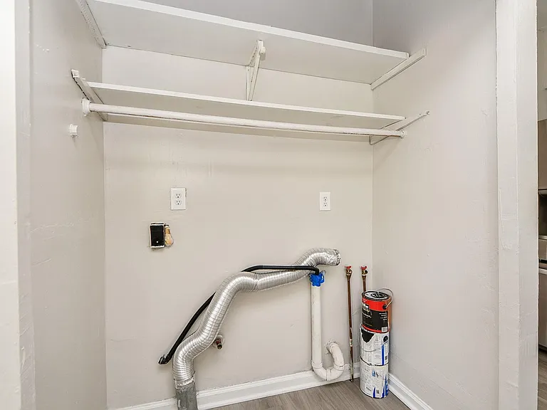 5049 Jefferson St #B — Photo 18