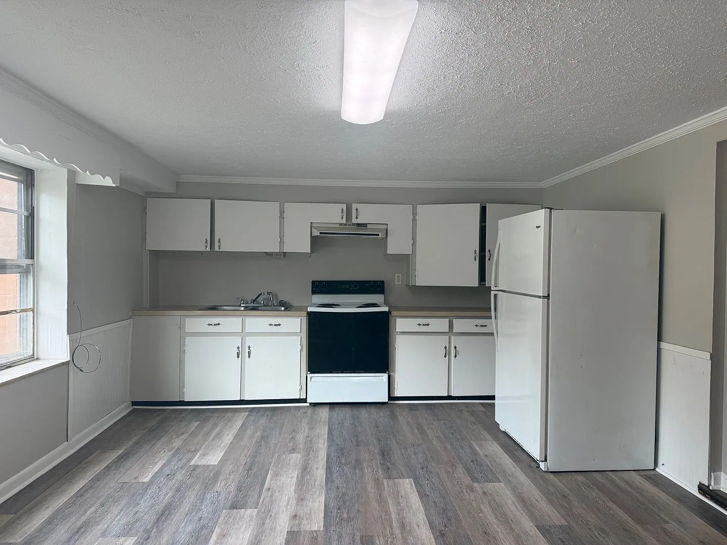 110 W Barton Ridge Rd, A-D — Photo 3