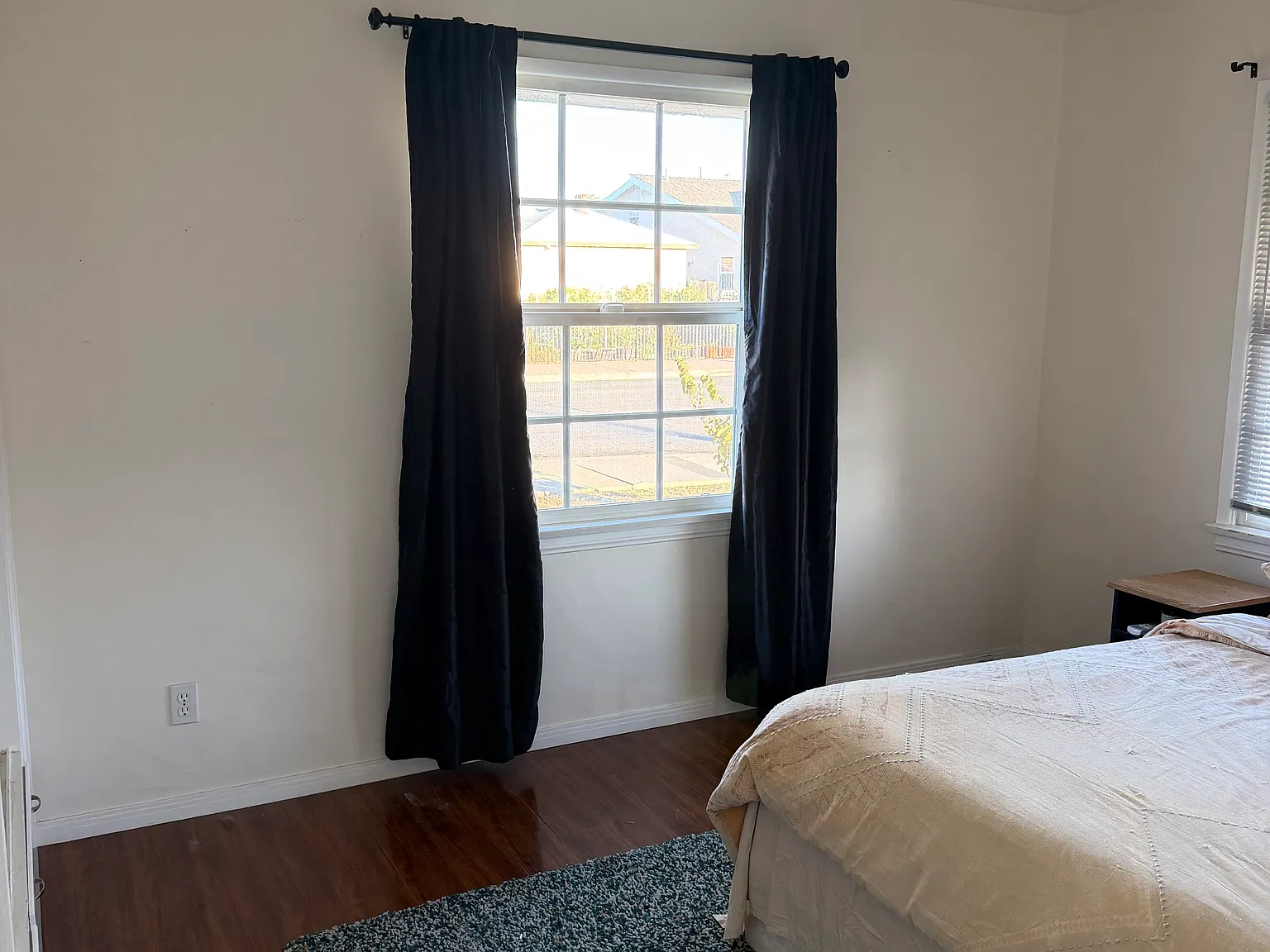 2 bed, 1100 sqft, $1,300 — Photo 2