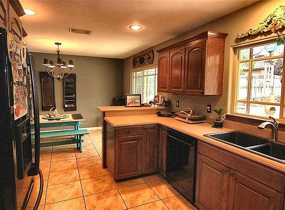 2nd image of 5411 Pineridge Dr