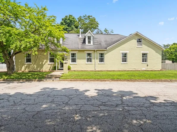 832 Pershing Dr, Circleville, OH 43113