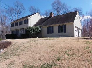 12 Surrey Ln, Guilford, CT 06437