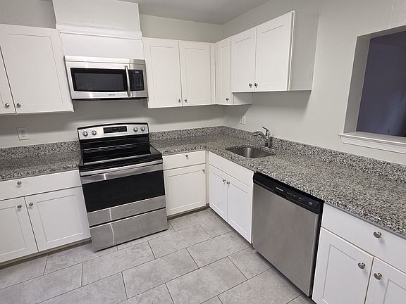 5th image of 25 Hamlet Dr
