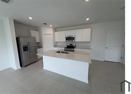 3 bed, 1429 sqft, $2,500 — Photo 2