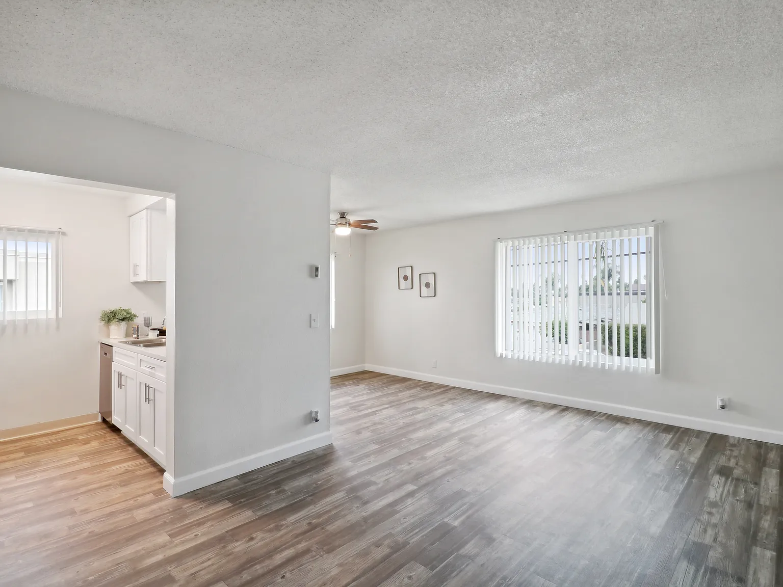 Alderwood / Naples Apartments — Photo 3