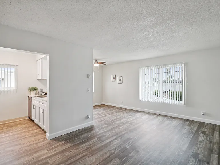 Alderwood / Naples Apartments — Photo 2