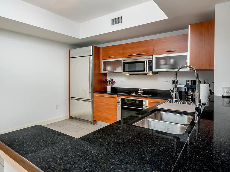 3001 Oasis Grand Blvd — Photo 7