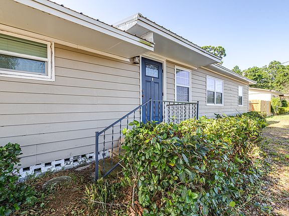 3rd image of 3935 Clubhouse Rd