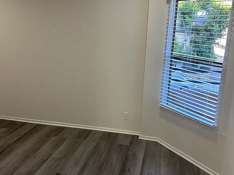 4717 Ben Ave Apartments — Photo 15