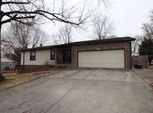 905 E Clark Trl, Herrin, IL 62948