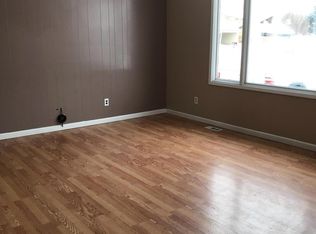 8962 Forest Village Dr, Anchorage, AK 99502