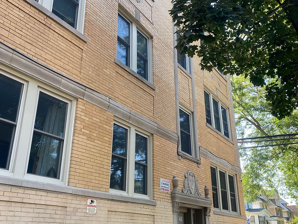 1st image of 4007 W Waveland Ave #2