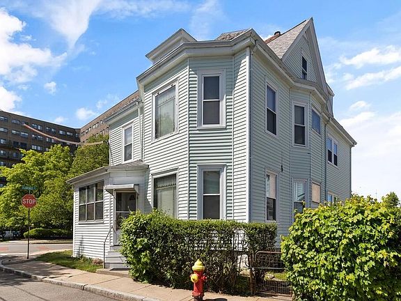 3rd image of 56 Waverly St #58