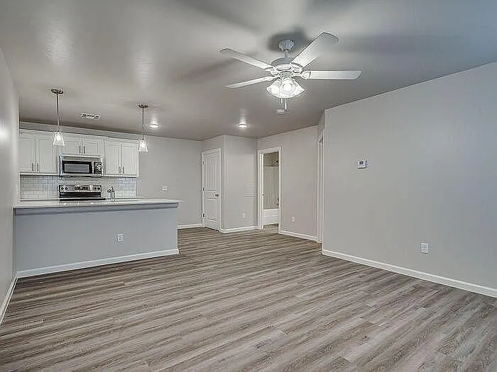 4 bed, 1700 sqft, $1,849 — Photo 4