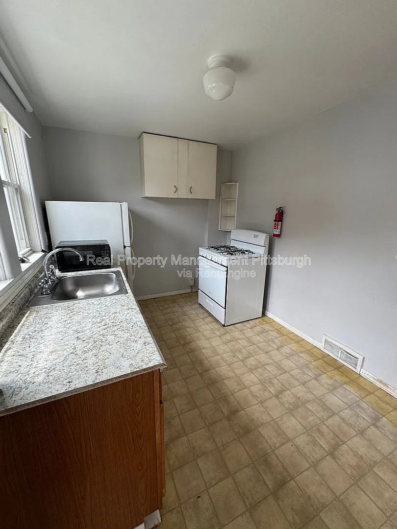 1 bed, 1.0 bath, $950 — Photo 2