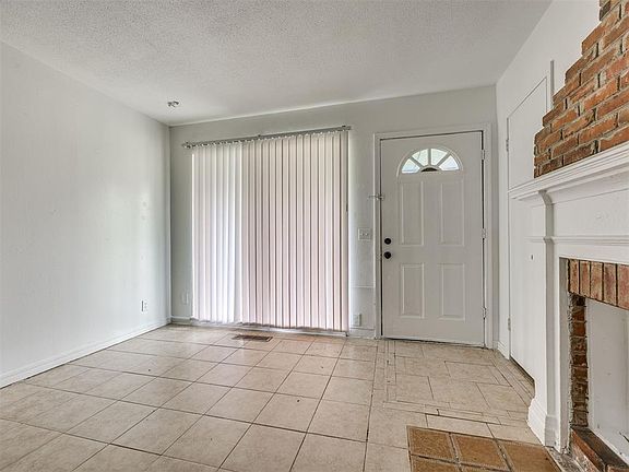 4th image of 4908 Baker St