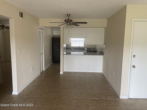 2nd image of 144 Berkshire Ln #144