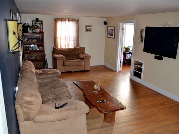 Spacious living room