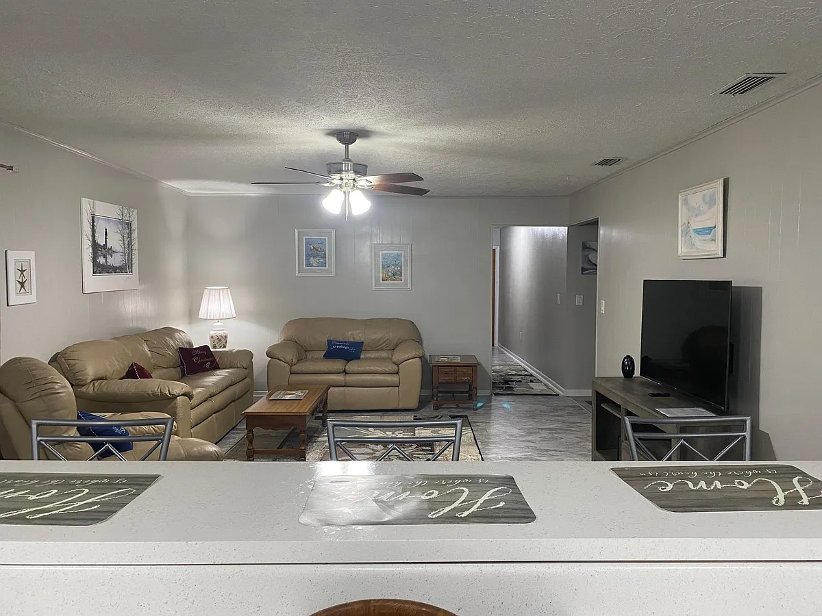 Family room - 11717 Douglas Ln