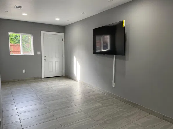 16200 Schoenborn St, North Hills, CA 91343