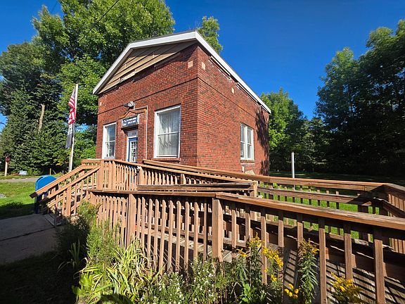 3rd image of 13758 Highway 8