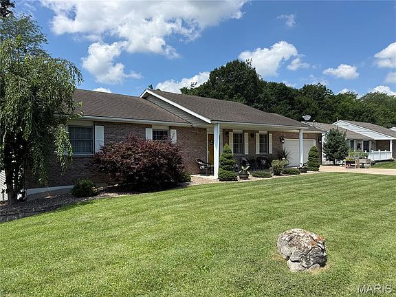 3rd image of 137 Rosewood Dr