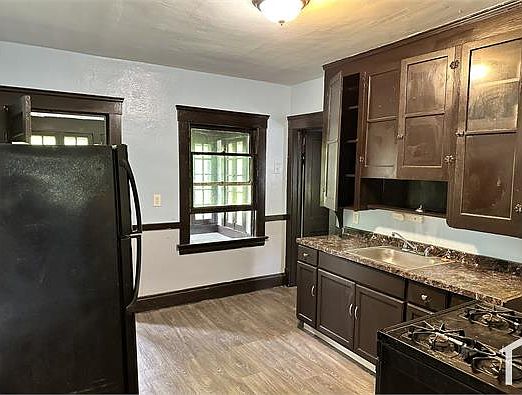5th image of 10709 Parkview Ave #2