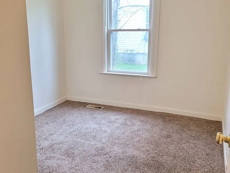 919 Washington St — Photo 10